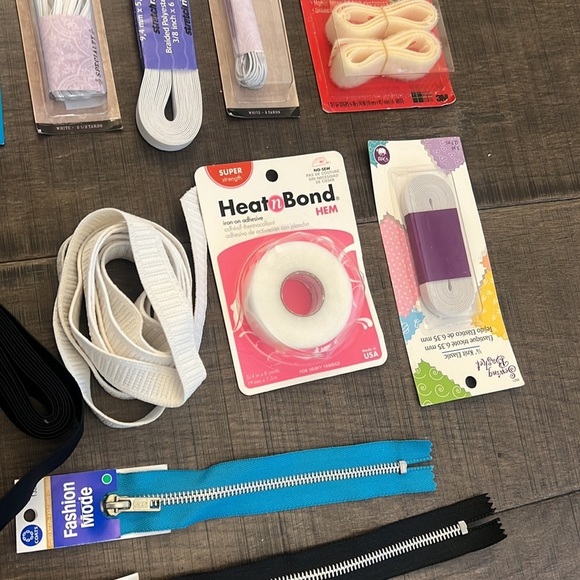 NWT BUNDLE OF SEWING MATERIAL (Elastic bands , scotch fasteners zippers threads - Picture 12 of 16